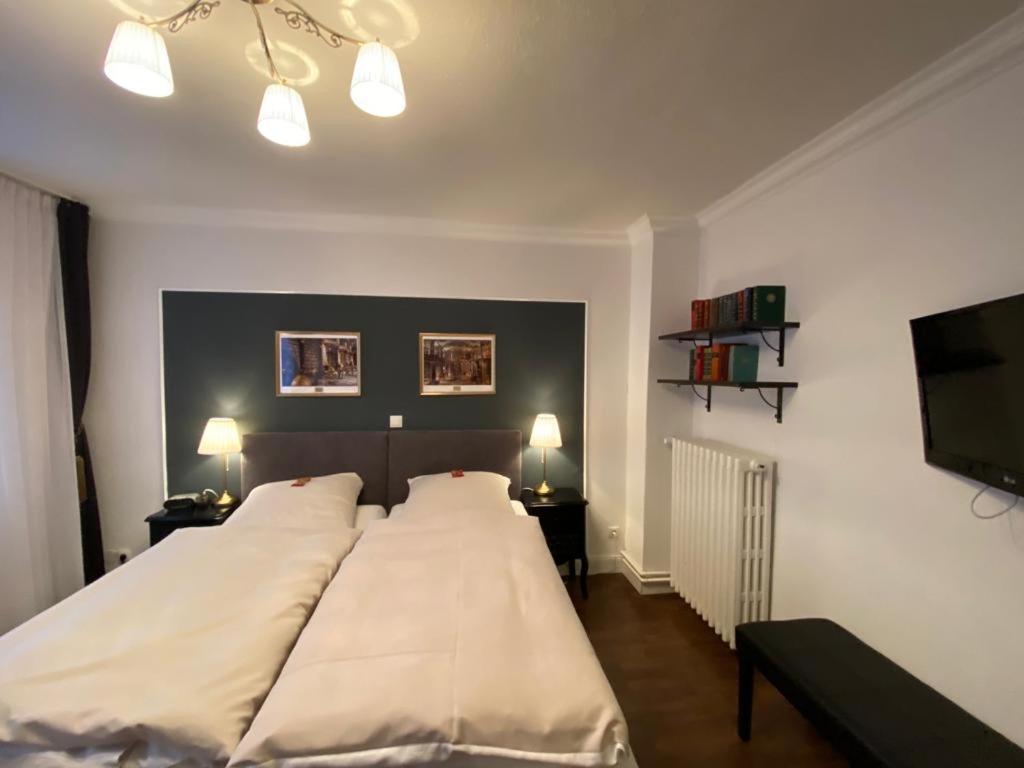 Hotel Niedersachsen 쿼켄브루크 외부 사진